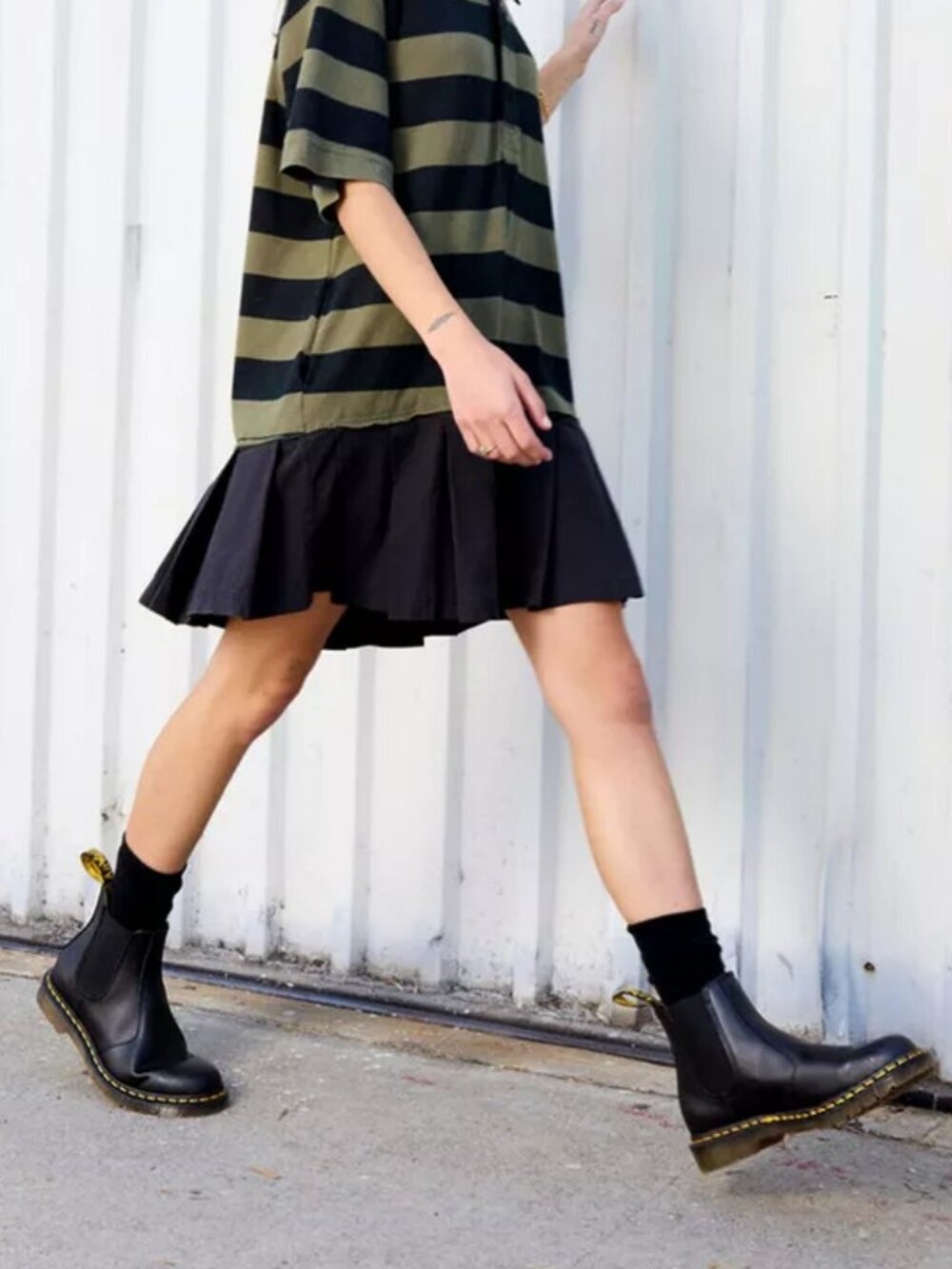 Dr. Martens 2976 Chelsea Boot - Color: Black - Size: 7